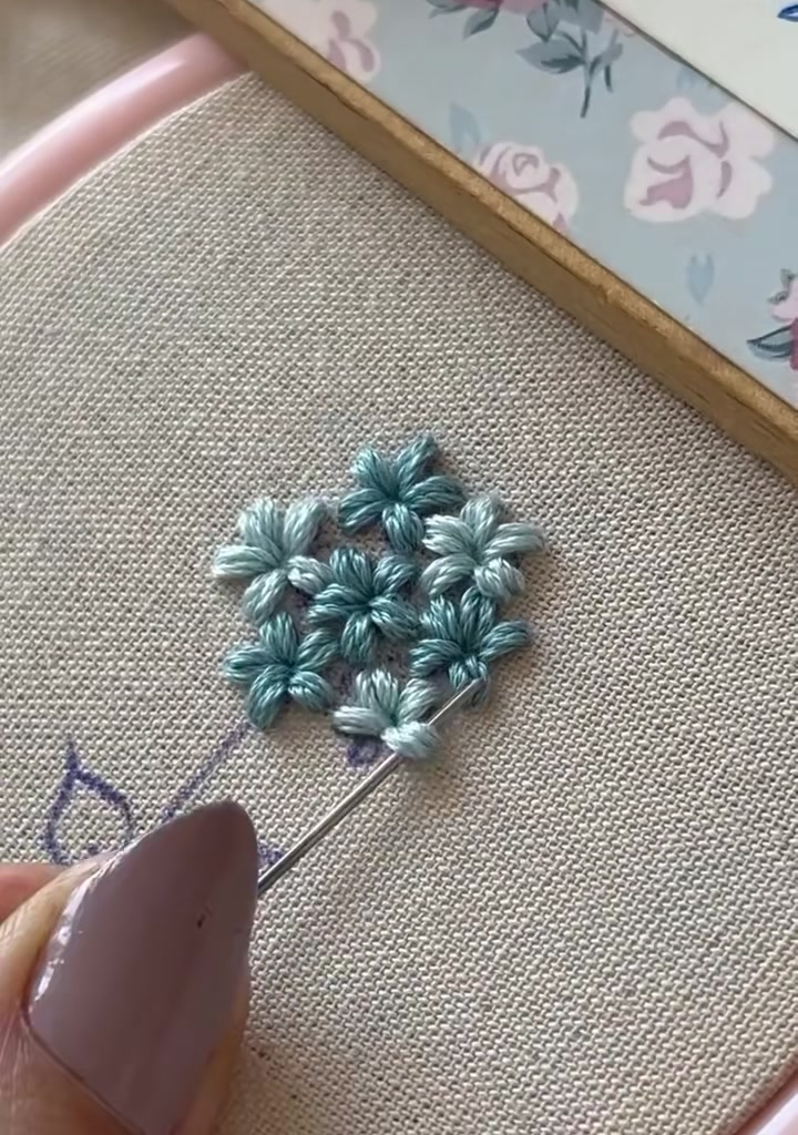 All flowers with tiny yellow centers added